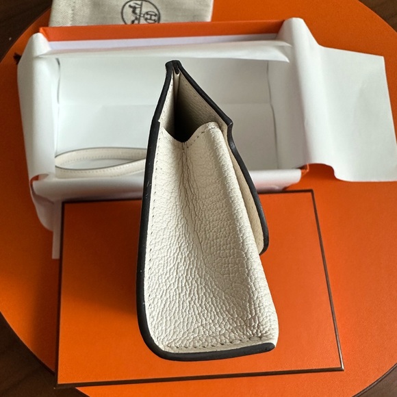 Hermes In The Loop Wink Glasses Case - Picture 8 of 10